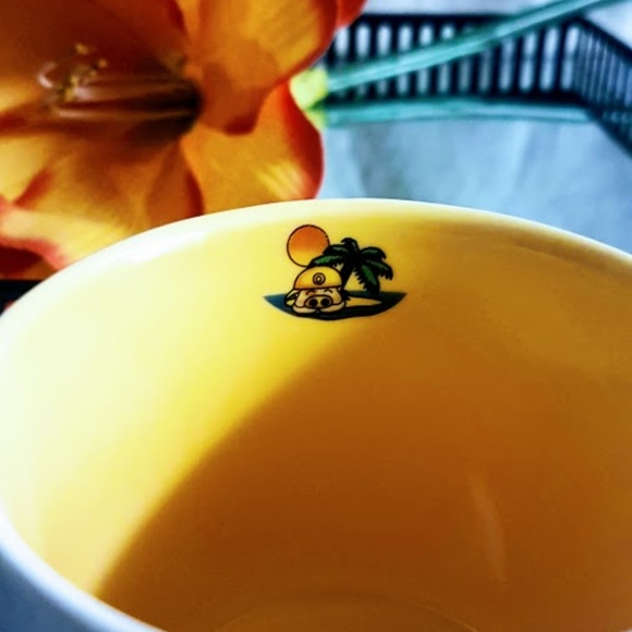 #H8 Island Pig Ceramic Mug With Lid - Picture 8 of 8